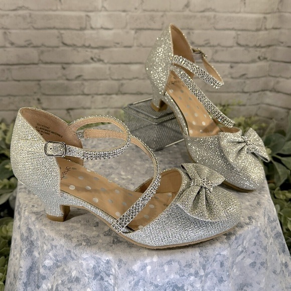 SOBEYO Silver Shimmer Rhinestone 2-Piece Round Toe Bow Heels Girls 3M💎VGUC💎 - Picture 1 of 15
